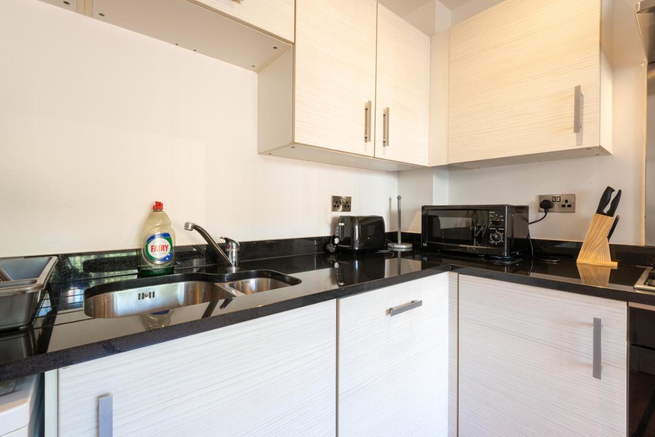 Parking - Spacious - Smart Tv - Self Checkin - Garden - King Derby Exterior foto