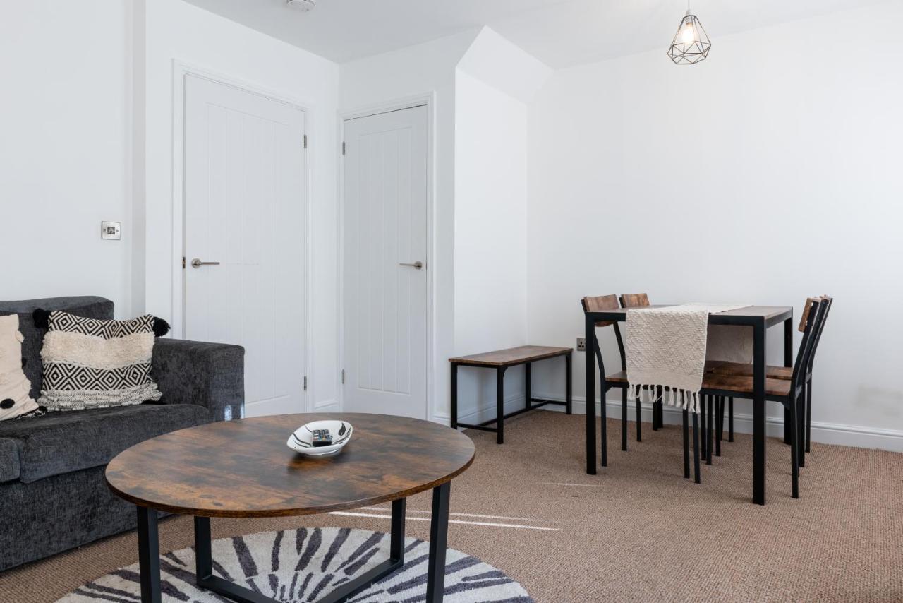 Parking - Spacious - Smart Tv - Self Checkin - Garden - King Derby Exterior foto