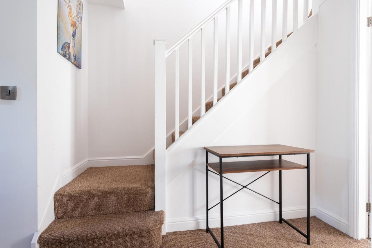 Parking - Spacious - Smart Tv - Self Checkin - Garden - King Derby Exterior foto